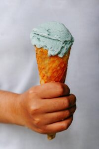 Блакитний, червоний, помаранчевий НЕ матча блакитне морозиво
